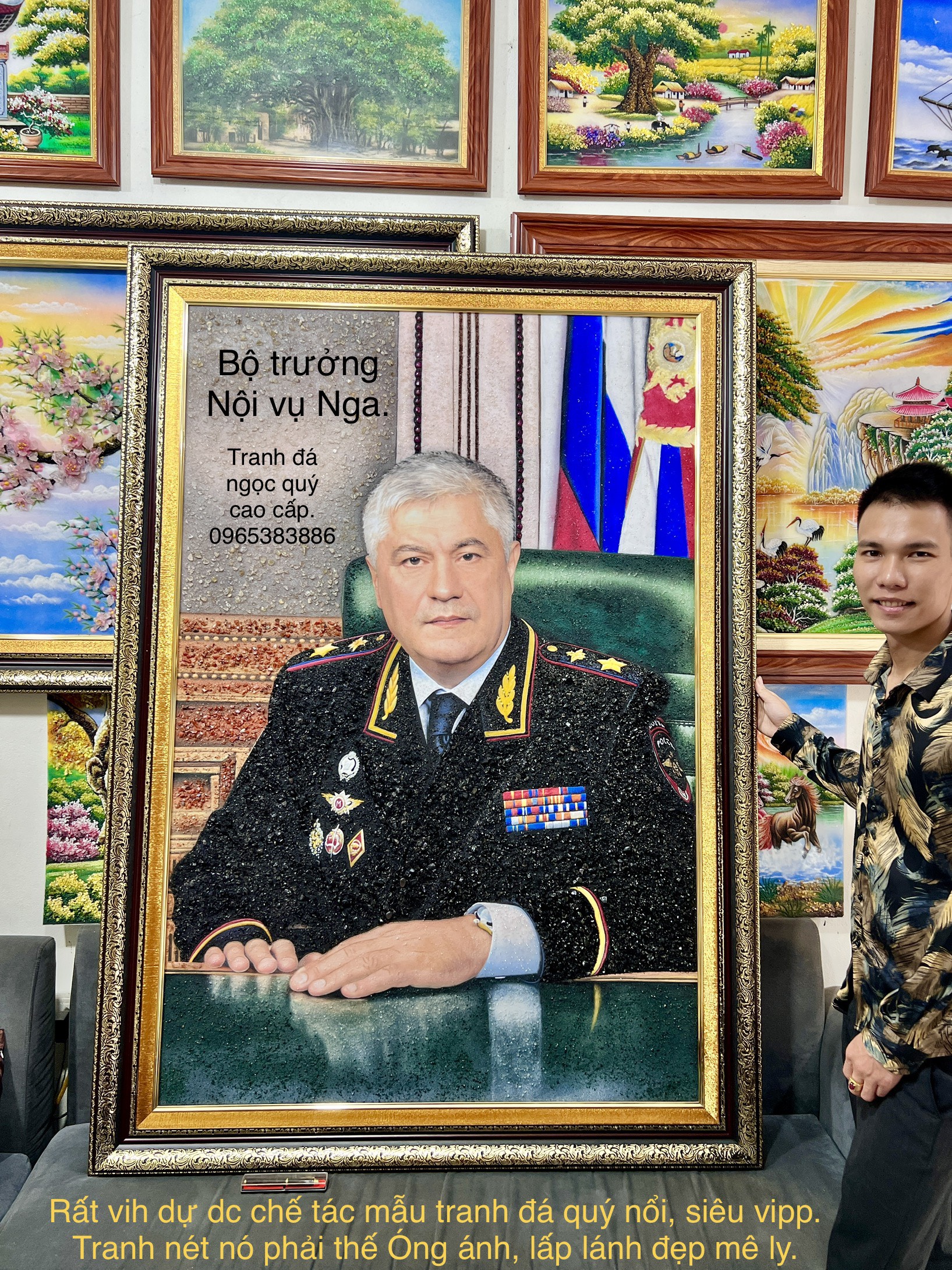 vẽ tranh chân dung bằng đá quý