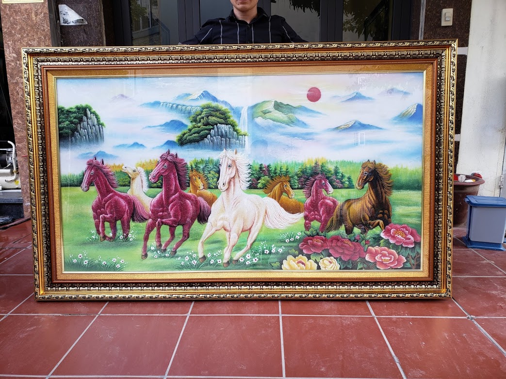 NGỰA CHẠY TRÊN ĐỒNG CỎ